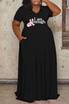 Vestido preto casual com estampa de letras patchwork com decote em V manga curta vestidos plus size