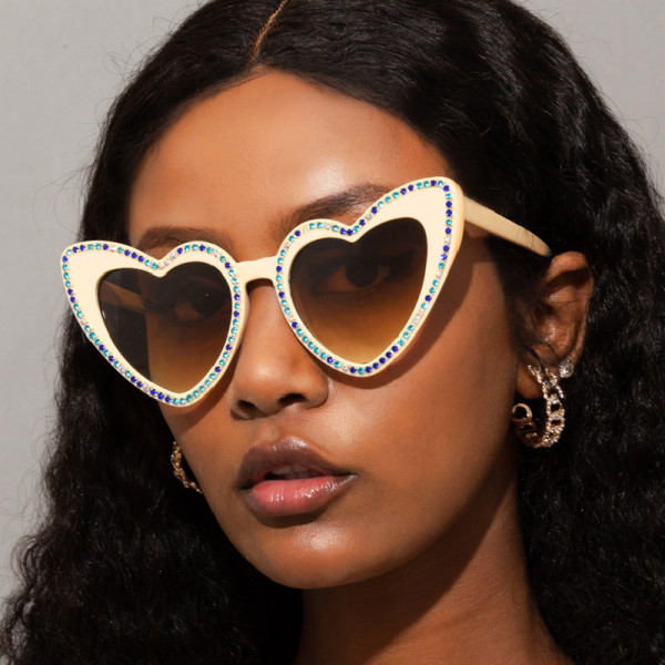 Gafas de sol con diamantes de imitación y retazos diarios informales en color beige
