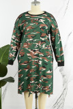 Army Green Street Print Camouflage Print évidé Patchwork O Neck Straight Robes de grande taille