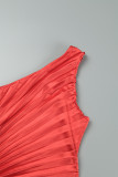 Rote, lässige, solide, ausgehöhlte, rückenfreie, plissierte, lange Kleider mit schrägem Kragen