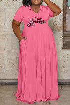 Розово-красное повседневное платье с буквенным принтом в стиле пэчворк с V-образным вырезом и коротким рукавом Платья больших размеров