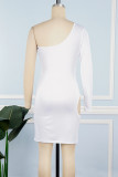 白のセクシーなソリッドくり抜かれた背中の開いた斜めの襟の長袖のドレス