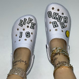 Weiße Casual Living-Schuhe mit ausgehöhltem Buchstaben, rund und bequem