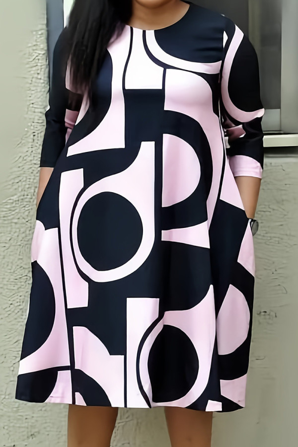 Schwarz-Rosa Plus Size Süßes geometrisches Patchwork-Prinzessinkleid mit O-Ausschnitt