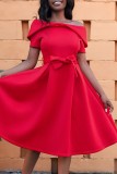 Розово-красные повседневные однотонные лоскутные платья с поясом с открытыми плечами и короткими рукавами.