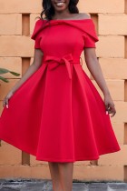 Rotes, lässiges, einfarbiges Patchwork mit Gürtel, schulterfreies, kurzärmliges Kleid