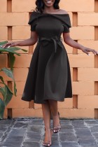 Schwarzes, lässiges, einfarbiges Patchwork mit Gürtel, schulterfreies, kurzärmliges Kleid