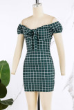 Tintengrünes, lässiges, kurzärmliges Patchwork-Frenulum-Kleid mit Karomuster und V-Ausschnitt