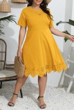 Желтое повседневное однотонное платье с короткими рукавами и круглым вырезом Платья больших размеров