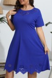 Vestido azul casual sólido vazado com decote em O vestido de manga curta vestidos plus size
