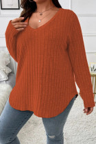 Karamellfarbene, lässige, einfarbige Pullover in Übergröße. Asymmetrische einfarbige V-Ausschnitt-Oberteile in Übergröße