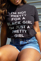 T-shirt nere casual con lettera patchwork o collo
