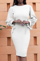 Кремово-белые повседневные однотонные платья с длинными рукавами и круглым вырезом с уздечкой