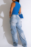 Hellblaue Street-Solid-Jeans aus zerrissenem Patchwork mit Taschen und Knöpfen, Reißverschluss und mittlerer Taille
