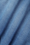 Vaqueros de mezclilla ajustados de cintura alta con cuentas rasgadas y retales informales en azul medio (sujeto al objeto real)