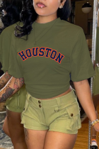 T-shirt con collo a lettera O con stampa casual verde militare