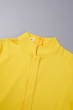 Желтые повседневные однотонные платья с воротником-стойкой и длинным рукавом с поясом