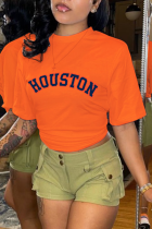 Оранжевые повседневные футболки с уличным принтом и буквенным o-образным вырезом