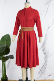 Красные повседневные однотонные платья с воротником-стойкой и длинным рукавом с поясом