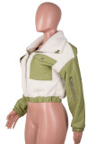 Grüne, elegante, einfarbige Oberbekleidung mit Stehkragen und Patchwork-Tasche und kontrastierendem Reißverschluss