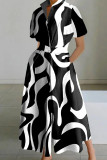 Schwarzes, legeres, bedrucktes Patchwork-Kleid mit Umlegekragen und kurzen Ärmeln