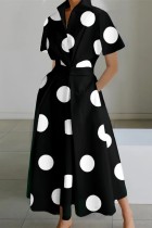 Schwarzes, legeres, bedrucktes Patchwork-Kleid mit Umlegekragen und kurzen Ärmeln