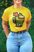 T-shirt casual con stampa patchwork gialla con lettera O collo spazio lupo mannaro