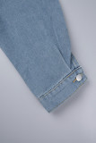 Голубая уличная однотонная джинсовая куртка с карманами и пуговицами с отложным воротником и длинными рукавами в стиле пэчворк