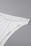 Белый сексуальный лоскутный комплект из трех предметов с вырезом на спине и без бретелек без рукавов.