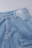 Hellblaue Street-Solid-Jeans aus zerrissenem Patchwork mit Taschen und Knöpfen, Reißverschluss und mittlerer Taille