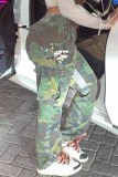 Pantaloni dritti a vita alta con stampa mimetica da strada verde militare