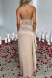 Сексуальное однотонное длинное платье цвета шампанского с разрезом на спине и косым воротником
