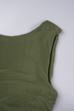 Armeegrünes, lässiges, einfarbiges, asymmetrisches, ärmelloses Kleid mit O-Ausschnitt