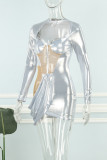 Silbernes, sexy Patchwork-Kleid mit ausgehöhlten, durchsichtigen, halblangen Rollkragenpullovern und langen Ärmeln