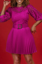 Tiefrotes, elegantes, solides, ausgehöhltes Patchwork mit Gürtel, plissiertes O-Ausschnitt-Kleid in A-Linie (Gürtel im Lieferumfang enthalten)