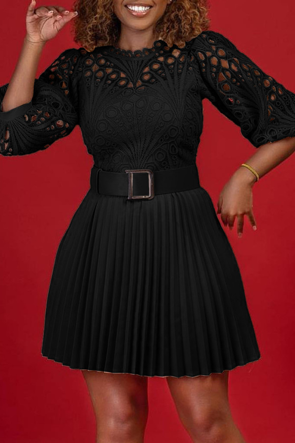 Schwarze, elegante, einfarbige, ausgehöhlte Patchwork-Kleider mit plissiertem O-Ausschnitt und Gürtel in A-Linie (Gürtel im Lieferumfang enthalten)