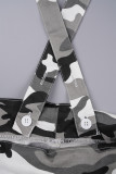 Schwarze, lässige Hose mit Camouflage-Print, Bandage, Patchwork, Knöpfen, normaler hoher Taille und vollem Print
