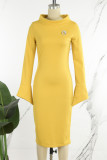 Vestidos amarelos elegantes de retalhos sólidos com zíper e gola redonda (com broche)