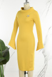 Желтые элегантные однотонные лоскутные платья-юбки на молнии с круглым вырезом (с брошью)