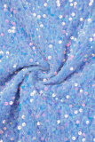 Небесно-голубое сексуальное лоскутное платье с блестками и перьями и открытой спиной на бретельках без рукавов.