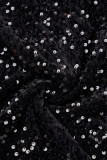 Robe noire sexy en patchwork de paillettes et de plumes, dos nu, bretelles spaghetti, sans manches