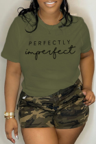 Armeegrüne, lässige Street-Print-Patchwork-T-Shirts mit O-Ausschnitt und Buchstaben