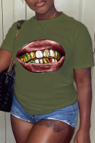 T-shirt con scollo a O patchwork stampato con labbra casual da strada verde militare