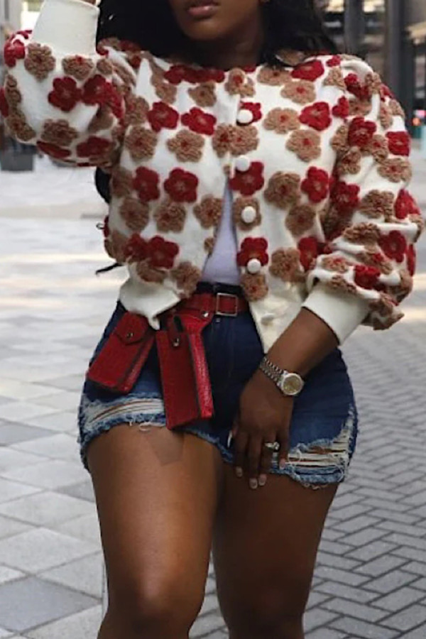 Camel Street Oberbekleidung mit Blumen-Patchwork und Schnallenapplikationen mit O-Ausschnitt