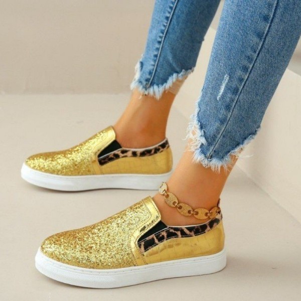 Sapatos baixos casuais dourados com retalhos redondos e confortáveis ​​para fora da porta