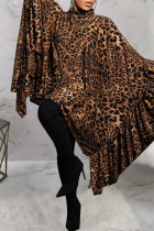 Vestidos Vestido irregular con cuello vuelto y estampado de leopardo casual café