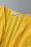 Amarelo casual sólido frênulo plissado com decote em V Macacões Plus Size