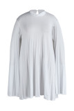 Vestidos casuais brancos com fenda sólida meia gola alta plissada plus size