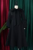 Patchwork solide élégant noir avec des robes trapèze à col rond avec nœud