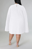 Белые повседневные однотонные плиссированные платья больших размеров с разрезом до половины водолазки